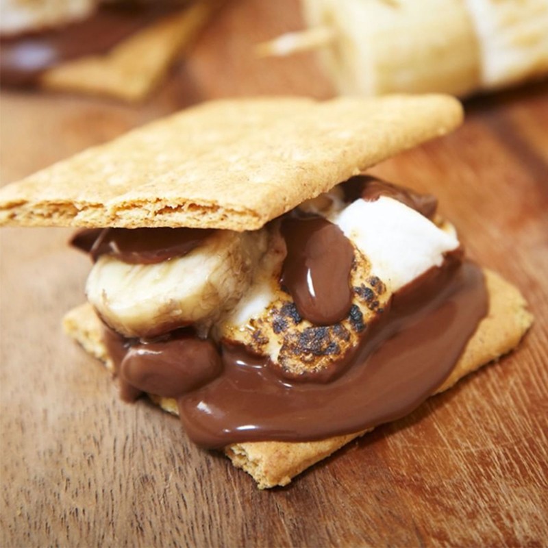 A tray of s'more fixings.